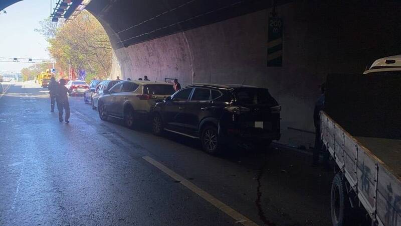 [新聞] 台76線八卦山隧道7車連環撞 1人受傷送醫