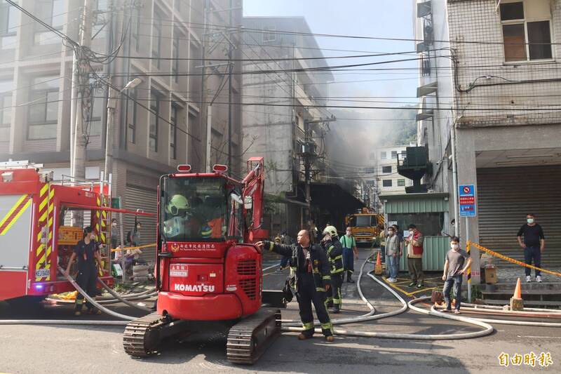 新北市議員陳乃瑜認為，深坑大火造成空氣污染，市府未能在第一時間告知民眾發生何事，減低民眾疑慮。（記者翁聿煌攝）