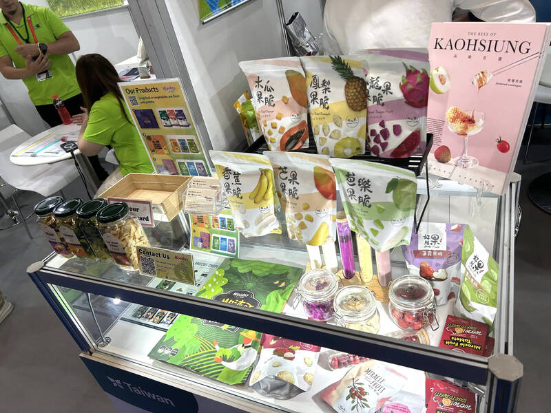 高雄首選以農產加工品為參展主力,主打冷凍乾燥蔬果脆片,以農業技術取勝,力拚百萬美金訂單。(市府提供) 高雄首選以農產加工品為參展主力,主打冷凍乾燥蔬果脆片,以農業技術取勝,力拚百萬美金訂單。(市府提供)