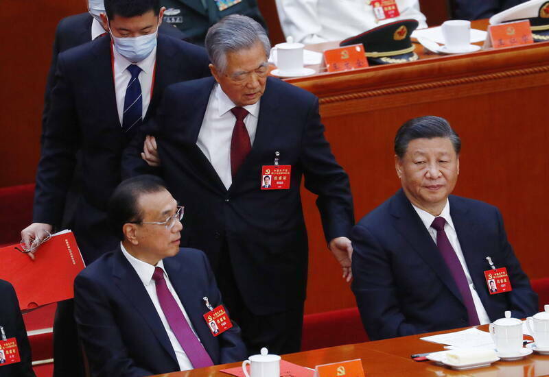 英国《金融时报》披露，胡锦涛在中共二十大闭幕会议上被架离会场，主要是因为他妨碍了习近平打造「一个党、一个领袖」的野心。（欧新社档案照）(photo:LTN)