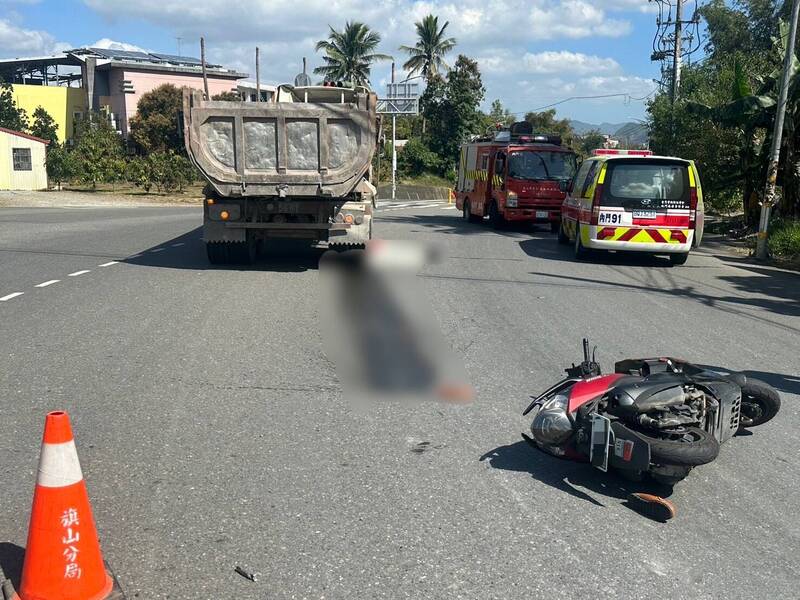 高雄內門區台3線傳死亡車禍，5旬婦人不幸慘死砂石車輪下。（民眾提供）