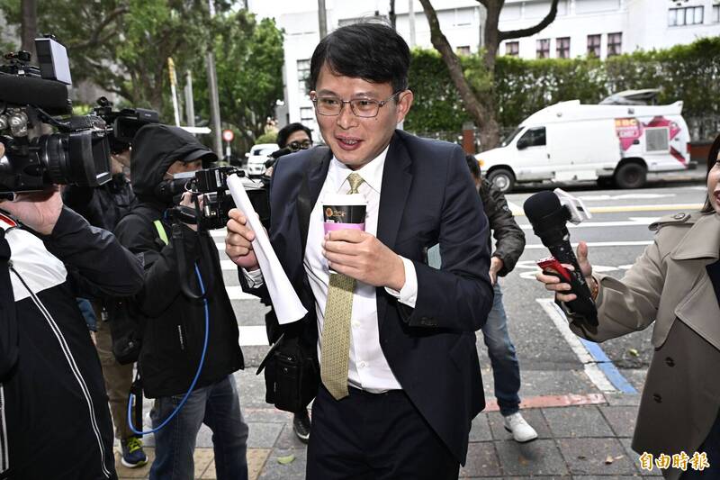 民眾黨團總召黃國昌表示,他對於行政院準備這麼久的食安專報如此單薄,有點驚訝也有點失望。(記者陳志曲攝) 民眾黨團總召黃國昌表示,他對於行政院準備這麼久的食安專報如此單薄,有點驚訝也有點失望。(記者陳志曲攝)