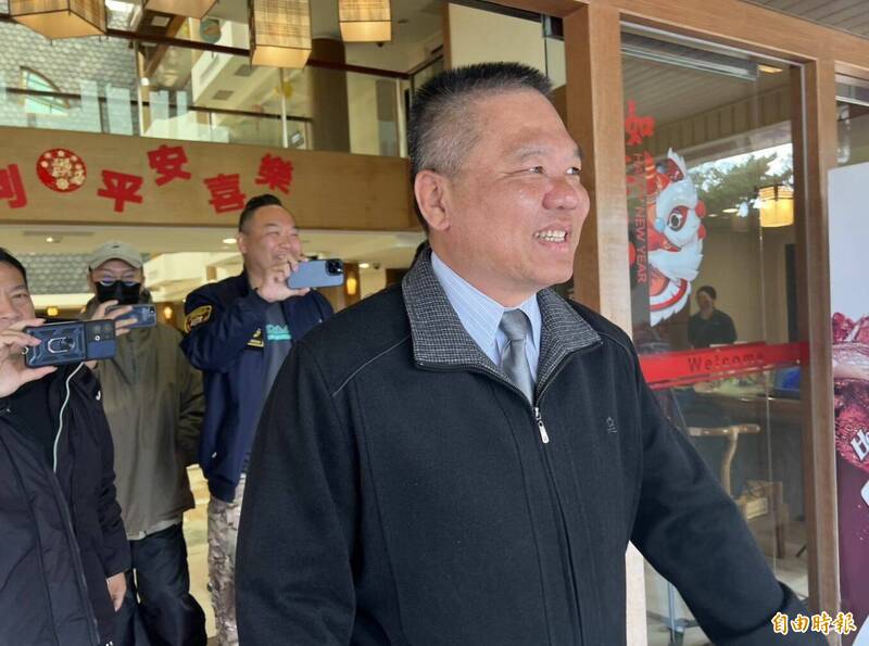 海巡署與中方代表團會談後,對於記者追問,海巡署副署長許靜芝(右一)依然表示「謝謝」。(記者吳正庭攝) 海巡署與中方代表團會談後,對於記者追問,海巡署副署長許靜芝(右一)依然表示「謝謝」。(記者吳正庭攝)