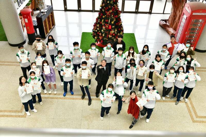 大學學科能力測驗今天(27日)公布成績,國立竹北高中成績表現優異,6科的全校頂標皆高於全國頂標。 (竹北高中提供) 大學學科能力測驗今天(27日)公布成績,國立竹北高中成績表現優異,6科的全校頂標皆高於全國頂標。 (竹北高中提供)
