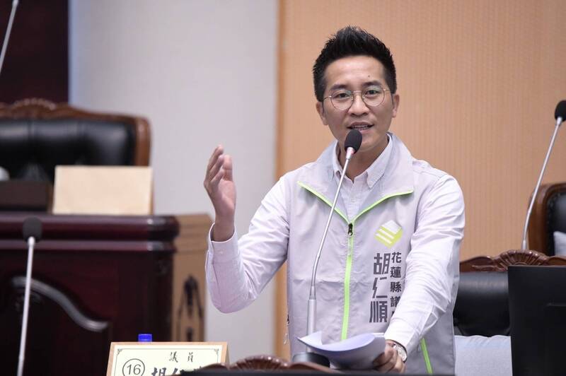 國民黨總召傅崐萁推藐視國會可處三年徒刑,花蓮民進黨籍縣議員胡仁順翻出傅崐萁舊帳要求傅先就過去藐視議會的行徑道歉。(胡仁順提供) 國民黨總召傅崐萁推藐視國會可處三年徒刑,花蓮民進黨籍縣議員胡仁順翻出傅崐萁舊帳要求傅先就過去藐視議會的行徑道歉。(胡仁順提供)