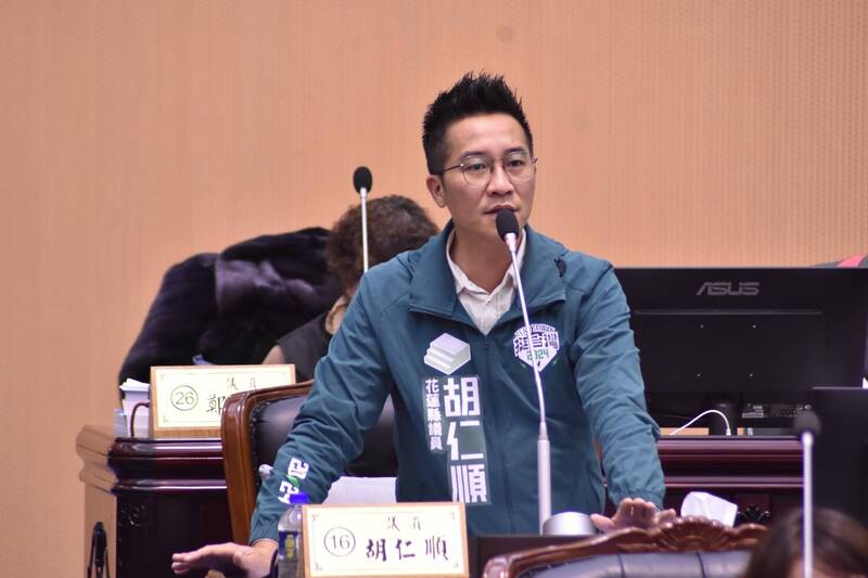 國民黨總召傅崐萁推藐視國會可處三年徒刑,花蓮民進黨籍縣議員胡仁順翻出傅崐萁舊帳要求傅先就過去藐視議會的行徑道歉。(胡仁順提供) 國民黨總召傅崐萁推藐視國會可處三年徒刑,花蓮民進黨籍縣議員胡仁順翻出傅崐萁舊帳要求傅先就過去藐視議會的行徑道歉。(胡仁順提供)