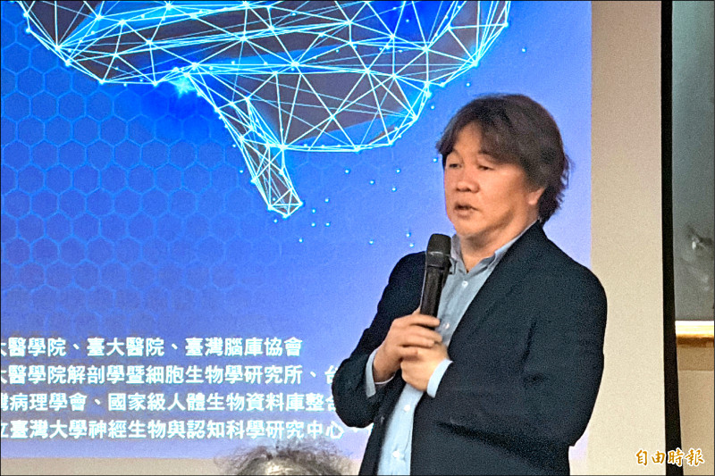 衛福部政務次長王必勝直言,高齡化社會凸顯腦部醫學研究的重要,衛福部會協助爭取常態性的經費,全力支持腦庫運作。 (記者邱芷柔攝) 衛福部政務次長王必勝直言,高齡化社會凸顯腦部醫學研究的重要,衛福部會協助爭取常態性的經費,全力支持腦庫運作。 (記者邱芷柔攝)