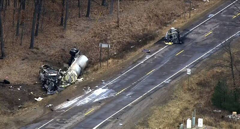 美國威斯康辛州發生嚴重車禍，1輛聯結車撞擊廂型車後釀成9死1傷。（美聯社）