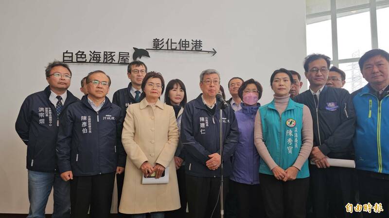 針對國民黨立委推動不在籍投票，行政院長陳建仁今表示確實需要好好研議。（記者劉曉欣攝）