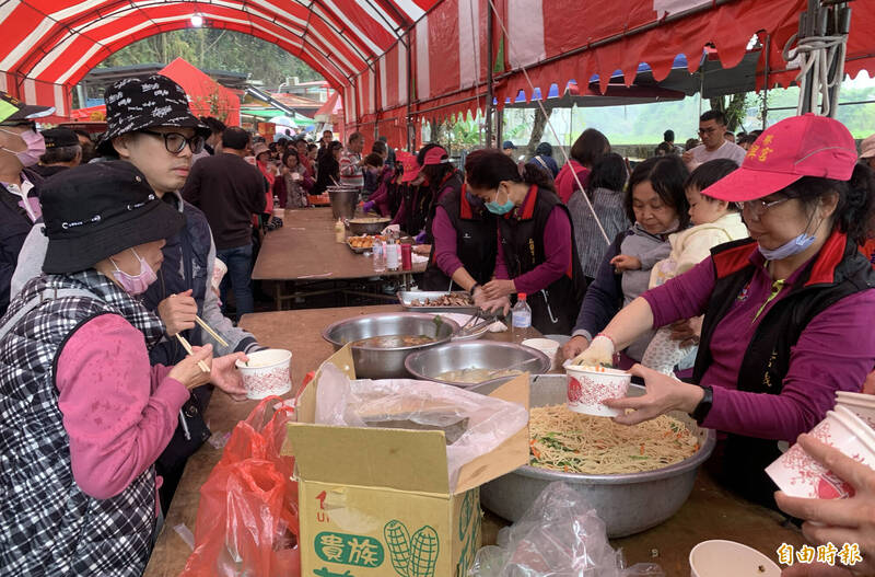 石龙宫准备平安餐供信众享用。（记者陈凤丽摄）(photo:LTN)