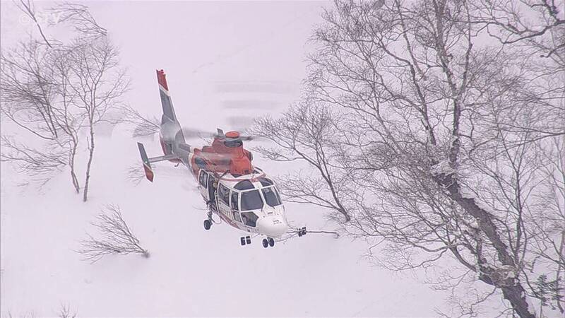 於日本北海道西南部的羊蹄山，今（11）日上午11點發生雪崩，有2名紐西蘭籍登山客遭到活埋，被救出送醫後仍宣告不治。（圖擷取自@livedoornews 社群平台「X」）