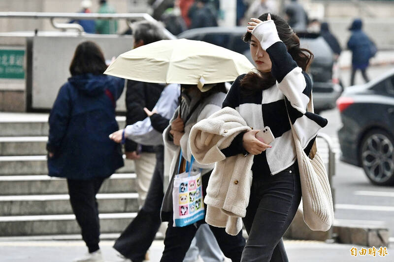 中央氣象署預估在明天（12日）清晨過後天氣就會趨於穩定，但受到大陸冷氣團影響，伴隨輻射冷卻效應會持續影響到週四。（資料照）
