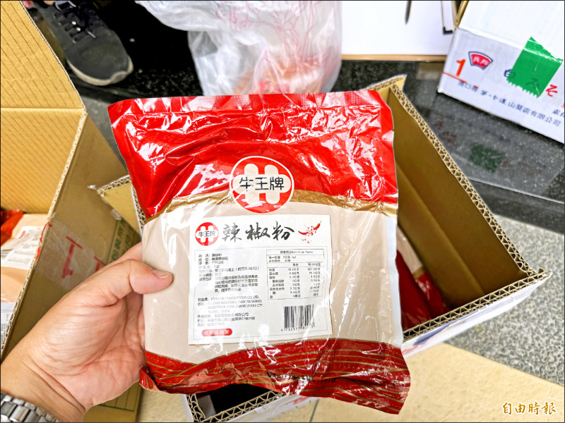 海順食品生產的「牛王牌辣椒粉」遭檢出含蘇丹紅，後續追溯原料輸入商為津棧國際貿易公司，且同為關係企業。
（記者許麗娟攝）