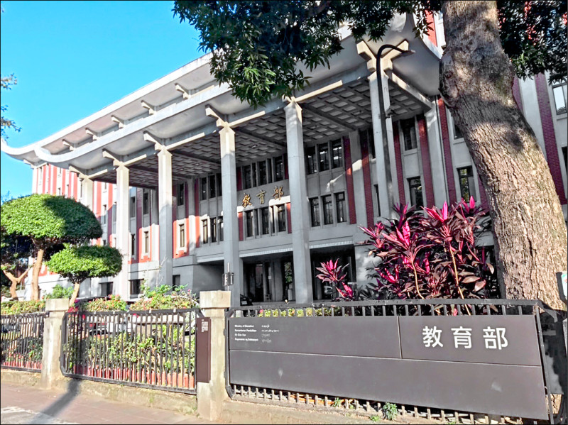 各縣市自訂系統 資料難對接