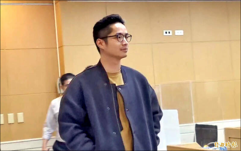 鄭鴻威涉嫌接受詐團委任,替詐團車手辯護並洩漏偵查秘密給詐團,目前在押中。(資料照) 鄭鴻威涉嫌接受詐團委任,替詐團車手辯護並洩漏偵查秘密給詐團,目前在押中。(資料照)