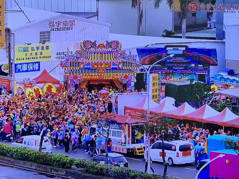 白沙屯媽祖今天上午抵達台中市清水區，現場萬頭鑽動，信眾相當熱情。（翻攝白沙屯媽祖官網）