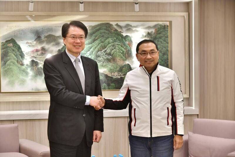 內政部長林右昌與新北市長侯友宜與市府團隊舉行閉門會議,會議聚焦於新北蘆洲南北側整體開發區審議進度。(新北市新聞局提供) 內政部長林右昌與新北市長侯友宜與市府團隊舉行閉門會議,會議聚焦於新北蘆洲南北側整體開發區審議進度。(新北市新聞局提供)