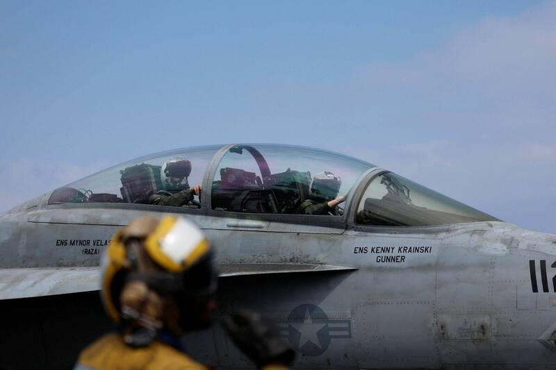 英国国防大臣夏普斯近期访问澳洲期间，搭乘澳洲空军「超级大黄蜂」赶场。示意图。（路透资料照）(photo:LTN)
