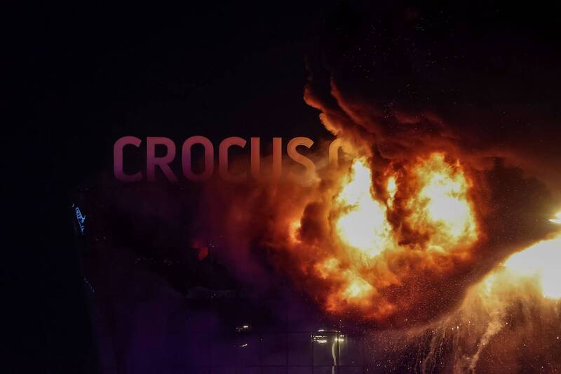 位於俄羅斯首都莫斯科郊外的「克洛庫斯音樂廳」(Crocus City Hall)遭到槍手攻擊,目前傳出有至少40人死亡、100多人受傷。(路透) 位於俄羅斯首都莫斯科郊外的「克洛庫斯音樂廳」(Crocus City Hall)遭到槍手攻擊,目前傳出有至少40人死亡、100多人受傷。(路透)