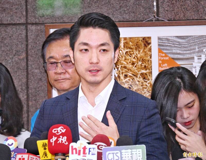 台北市長蔣萬安今(25)天受訪表示,請法務局、資訊局等相關單位,即刻啟動2017年簽訂的子約解約作業。(記者方賓照攝) 台北市長蔣萬安今(25)天受訪表示,請法務局、資訊局等相關單位,即刻啟動2017年簽訂的子約解約作業。(記者方賓照攝)