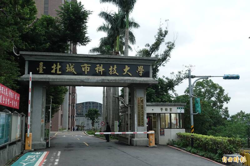 台北城市科技大學校內的萊爾富超商開出千萬發票，校方今天下午還特別透過臉書提醒得獎同學快兌獎。（資料照）