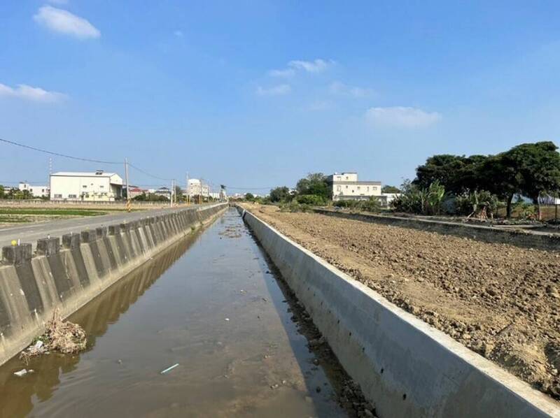 承擔新營、鹽水主要排水功能的鹽水排水，瓶頸段提前完工，可望改善區域性淹水災情。（南市水利局提供）