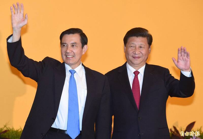 馬英九前総統(左)は4月に再び中国を訪問し、中国共産党総書記の習近平(右)と会談する可能性が噂されている。 両者は2015年11月7日にシンガポールで会談し、1949年以来初めての首脳会談となった。 (ファイル写真、写真:Liao Zhenhui記者)