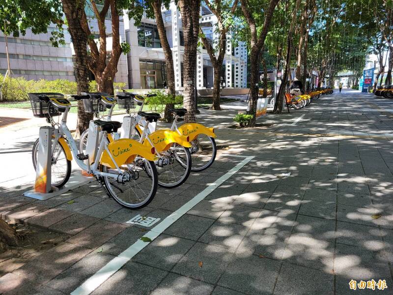 新北市公共自行車YouBike1.0與2.0雙系統營運近3年，預計在10月底前全面升級2.0。（資料照，記者何玉華攝）