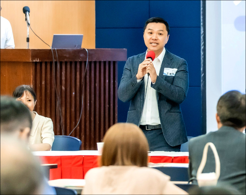 國教行動聯盟理事長王瀚陽表示，應全面盤點各縣市學校供需情形，加速推動整併等措施，照顧就近入學的權益。（國教盟提供）