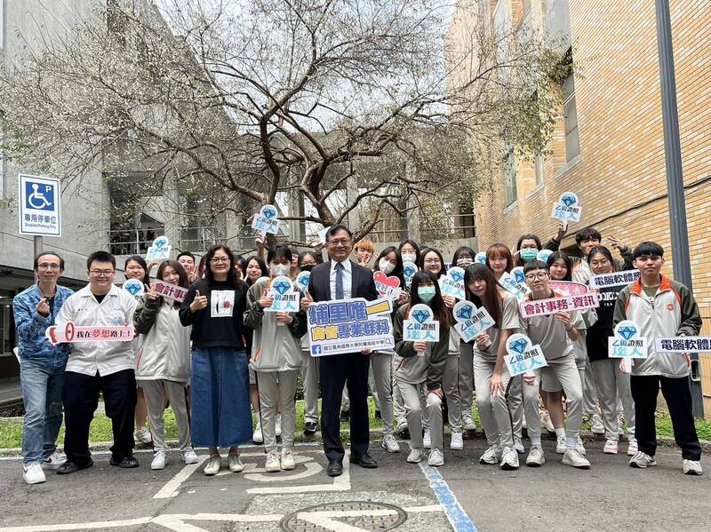 國立暨大附中參加全國第3梯勞動部辦理的技術士乙級技能檢定，通過率76％，成績亮眼。（國立暨大附中提供）