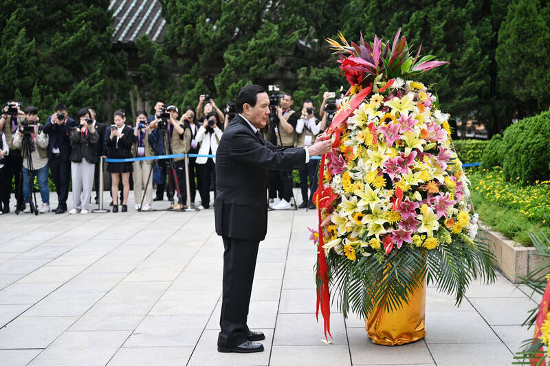 前總統馬英九今日上午前往黃花崗致祭。（馬英九基金會提供）