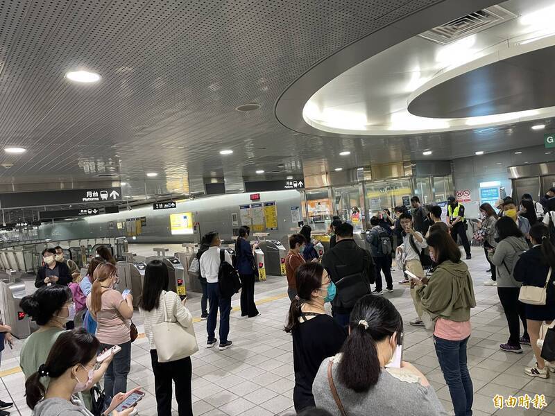 台北捷运全线车站暂停营运约40至60分钟，进行安全检查。 （记者蔡思培摄）(photo:LTN)