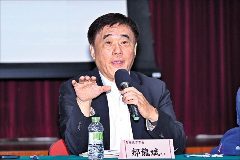 前台北市長郝龍斌昨接受廣播專訪時表示,民眾黨主席、前台北市長柯文哲任內提供京華城案容積率,是有史以來最高。郝估計該案圖利廠商高達上百億元,表示應該好好調查一下。(資料照) 前台北市長郝龍斌昨接受廣播專訪時表示,民眾黨主席、前台北市長柯文哲任內提供京華城案容積率,是有史以來最高。郝估計該案圖利廠商高達上百億元,表示應該好好調查一下。(資料照)