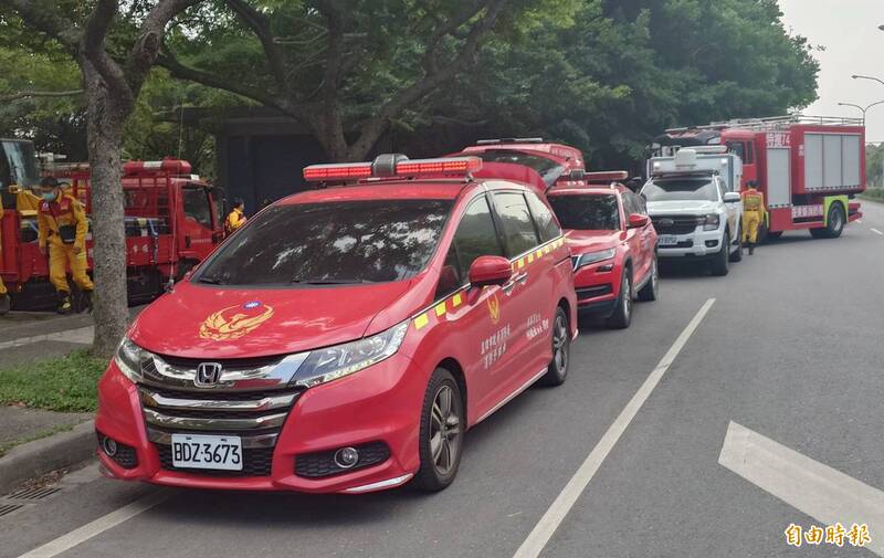 各型搜救车集结在太鲁阁工务段前，准备挺进中横山区。（记者游太郎摄）(photo:LTN)