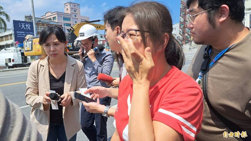 花蓮天王星大樓前任管委會主委王貞云盼政府助重建。(記者黃明堂攝) 花蓮天王星大樓前任管委會主委王貞云盼政府助重建。(記者黃明堂攝)