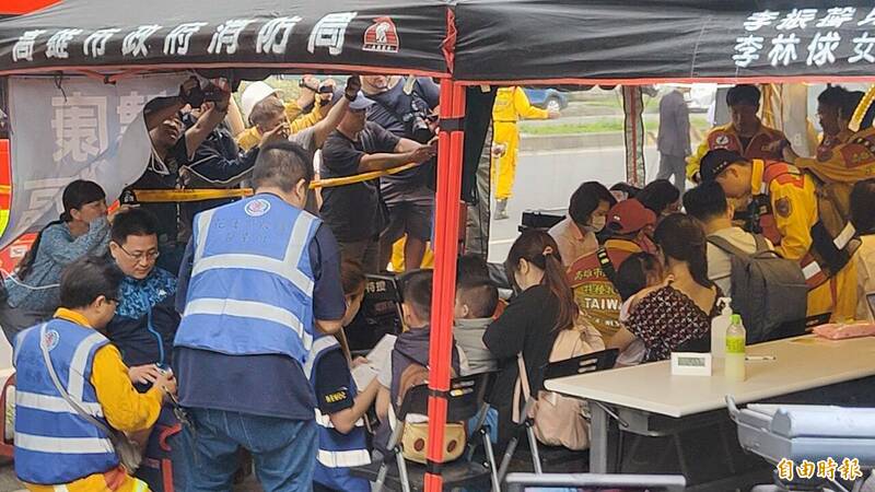 灾害应变中心今透过直升机运补物资到天祥、西宝国小等地区，并将受困饭店的旅客有急病、幼儿的部份先接下山。（记者王锦义摄）(photo:LTN)