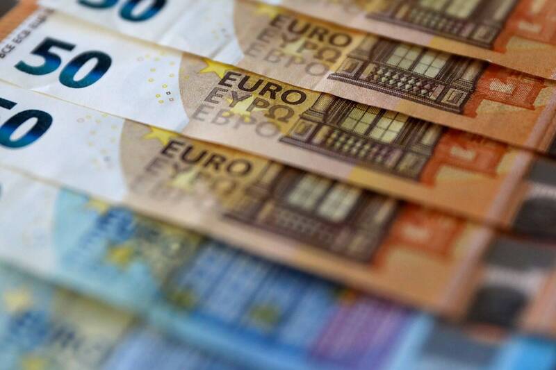 欧盟「武肺复甦基金」遭义大利犯罪集团诈领，当局查扣6亿欧元资产。欧元钞票示意图。（彭博）(photo:LTN)