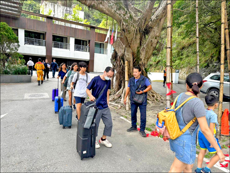 受強震衝擊，天祥晶英酒店撤離房客，將停業至4月30日。
（中央災害應變中心提供）