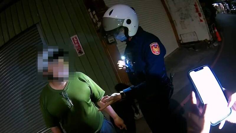 劉姓工人變造車牌躲罰單,被判3個月又吊銷車牌,卻又DIY車牌,二度被抓。(讀者提供) 劉姓工人變造車牌躲罰單,被判3個月又吊銷車牌,卻又DIY車牌,二度被抓。(讀者提供)