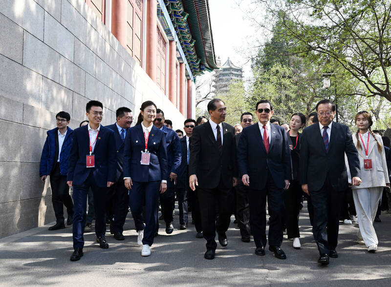 前總統馬英九今日下午率「大九學堂」學生，與北京大學師生交流。（馬英九基金會提供）