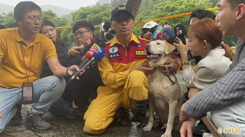 搜救犬Roger雖然已經8歲，身體仍很健康。（資料照，記者鄭景議攝）