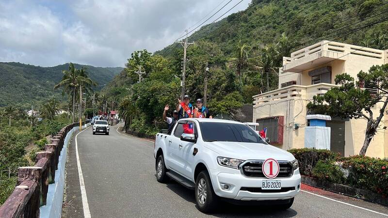 國民黨大武鄉長候選人王景昌車隊掃街。(記者黃明堂翻攝) 國民黨大武鄉長候選人王景昌車隊掃街。(記者黃明堂翻攝)