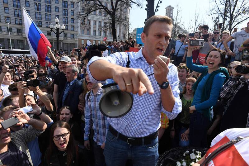 獄中身亡的俄反對派領袖納瓦尼（Alexei Navalny，見圖）遺作自傳《愛國者》今年10月即將發行。圖為納瓦尼2018年參與一場莫斯科反普廷集會。（法新社檔案照）