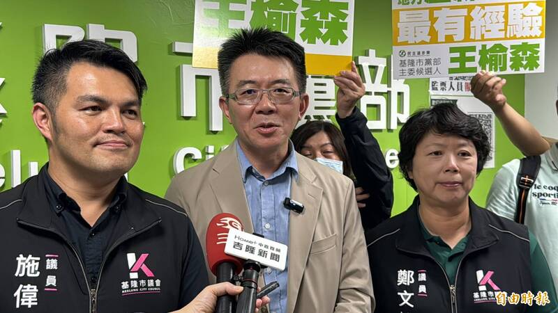 內政部專門委員、前基隆市政府民政處長王榆森今天登記參選市黨部主委。（記者盧賢秀攝）