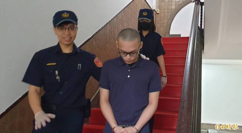 男子滕家龍3年前與友人到新北市酒吧慶生，因與隔壁桌酒客起衝突，竟拿折疊刀將曾男刺死，高院更一審考量滕男始終坦承犯行，且因陷於「酒精與K他命中毒」狀態，今改減改判為12年。（記者楊國文攝）