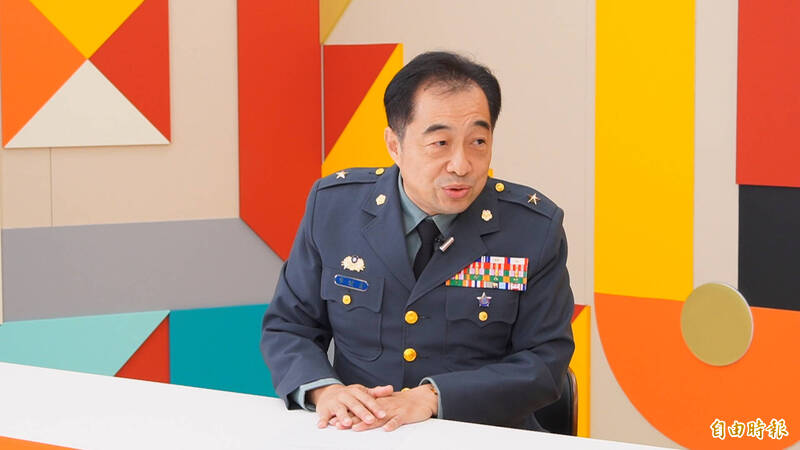 國防部軍備局獲管處處長李健青少將接受本報《官我什麼事》專訪時表示,全案在111年完成D1跟D2兩輛樣車,目前已完成D3樣車的外型及內部配置,初步的確樣。後續規劃114年完成D3樣車並交由陸軍驗證,納入建案的細分文件做武器系統的選項。(記者黃筠軒攝) 國防部軍備局獲管處處長李健青少將接受本報《官我什麼事》專訪時表示,全案在111年完成D1跟D2兩輛樣車,目前已完成D3樣車的外型及內部配置,初步的確樣。後續規劃114年完成D3樣車並交由陸軍驗證,納入建案的細分文件做武器系統的選項。(記者黃筠軒攝)