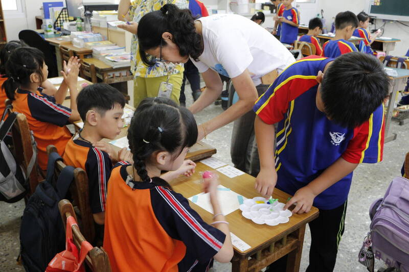 南大附聰與大埔國中小的學生混合上課，彼此互動學習。（南大附聰提供）