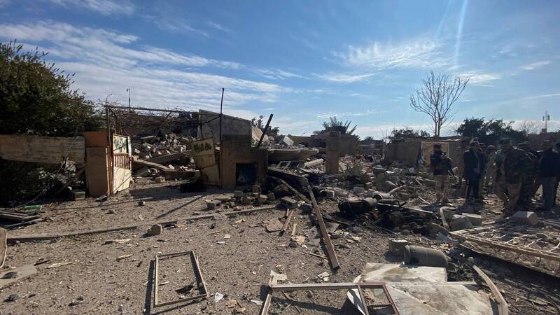 亲伊朗武装团体「人民动员」驻扎的军事基地发生爆炸。图为伊拉克一处亲伊朗组织的设施，在美军空袭下面目全非。（路透）(photo:LTN)