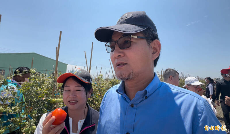 立法委員劉建國(右)(記者李文德攝)。 立法委員劉建國(右)(記者李文德攝)。