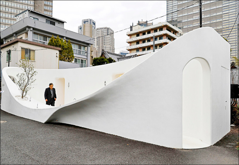 东京厕所计画打造兼具科技、艺术性的公共厕所。（路透）(photo:LTN)